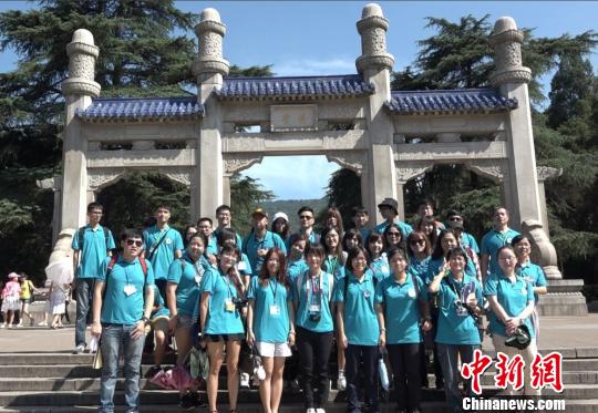 ��50���ɰ���W(xu��)���ڌO��ɽ�����}�~�ġ����ۡ���ǰ��Ӱ�������� �z