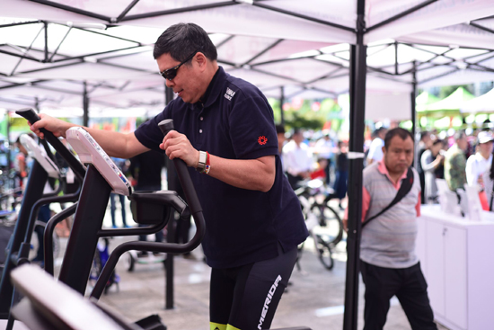 ܇���cǰ�������?j��)H1�����피�(j��)��·����܇���Ɇ����ۯB�ı�yʽ�ܲ��C(j��)�������x�ҿ�UV�ġ��ï�����(d��ng)�������b��߀���ܜ�(zh��n)�_�ɜy(c��)�ķ��(d��ng)���A(y��)֪���L(f��ng)��Ѫ��Ӌ(j��)�����������͡����ṩ�o���t(y��)������c��������ġ��ɔyʽ�ă�(ch��)��ϵ�y(t��ng)�����׶�ȫ܇���ú��յȼ�(j��)���p��̼�w�S���ۯB܇�ȵȣ��F(xi��n)��(ch��ng)չƷ�լ��MĿ���·f������;��ɵ��O(sh��)Ӌ(j��)��׌��ٝ�@������