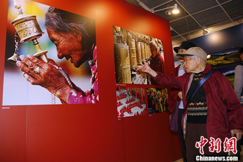 “海外華文媒體眼中的藏區(qū)”攝影展“登臺(tái)” “海外華文媒體眼中的藏區(qū)”攝影展“登臺(tái)”