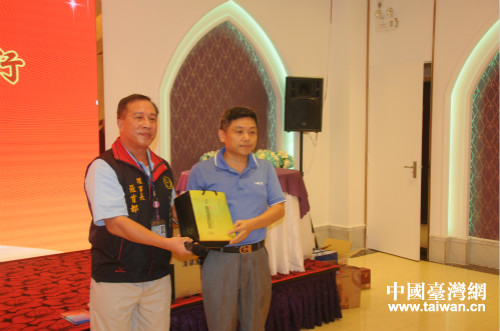 ����ʡ�_(t��i)�k�����������Σ��ң��c�±�������ӛ�߅f(xi��)��(hu��)���׶������L(zh��ng)��һ��