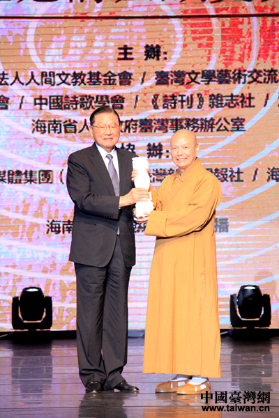 2016兩岸詩會(huì)“桂冠詩人”揭曉 星云大師獲特別獎(jiǎng) 2016兩岸詩會(huì)“桂冠詩人”揭曉 星云大師獲特別獎(jiǎng)