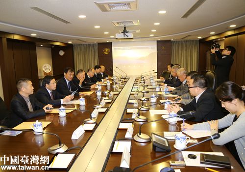 河南省臺辦參訪團與臺灣工商協(xié)進會進行座談 河南省臺辦參訪團與臺灣工商協(xié)進會進行座談