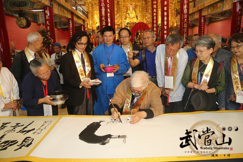 98�q���g�����A��ԺԺ�L(zh��ng)����(d��ng)����(sh��)��̩������ï���䮔(d��ng)ɽ�����ϵ��_(t��i)��Ѳ����ī����