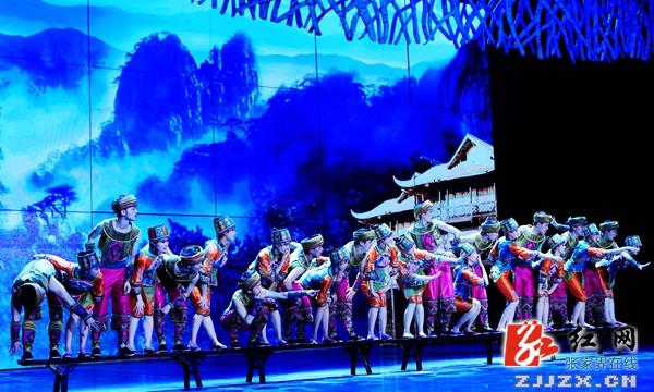 臺灣考察團來張家界市旅游景點考察《煙雨張家界》