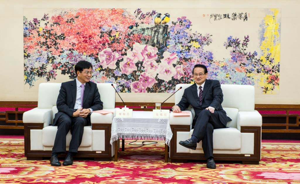 2017��4��18�����磬�L(zh��ng)ɳ��ί�ן��t��(sh��)ӛ��(hu��)Ҋ(ji��n)�_(t��i)����������(k��)�̘I(y��)�y�ж����L(zh��ng)�ΠN��