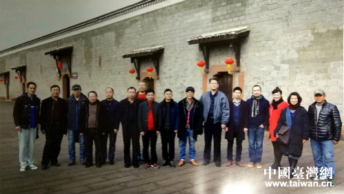 江西省臺(tái)聯(lián)會(huì)長(zhǎng)曾魯臺(tái)在南昌會(huì)見(jiàn)《汪山土庫(kù)》劇組主創(chuàng)人員 江西省臺(tái)聯(lián)會(huì)長(zhǎng)曾魯臺(tái)在南昌會(huì)見(jiàn)《汪山土庫(kù)》劇組主創(chuàng)人員