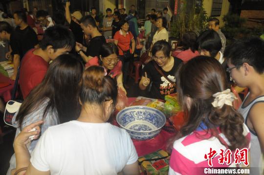 �ɰ����ﲩ��_(t��i)�ϳ���Ԫ���M(j��n)܊�B�T��(zh��ng)�Z����܊