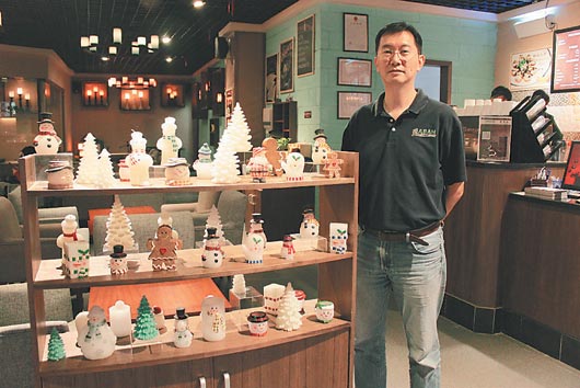 臺(tái)商開咖啡館玩主題店內(nèi)彷佛蠟燭博物館