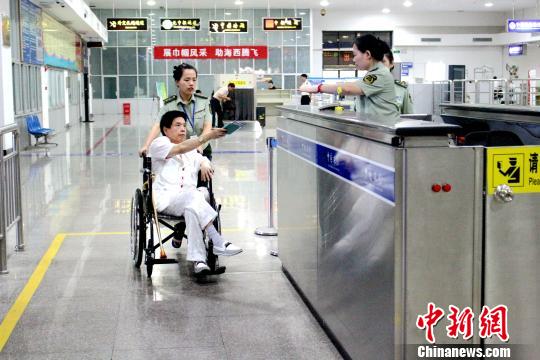 7��1����һ����(zh��n)����������衱̖(h��o)݆����(j��ng)�����R�����Rβ���R�棩�������_(t��i)�����_(t��i)�����ڸ���߅�zվ�k���k���������m(x��)�r(sh��)�⺞ע���@�ñ���ͨ�P(gu��n)�������󡡔z