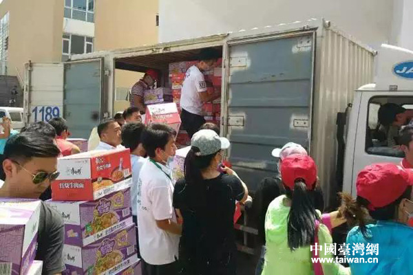 康師傅為天津濱海爆炸受災(zāi)群眾送去方便面等物資