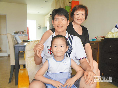 海峽姐弟戀修成正果因一碗面相識(shí)(圖) 海峽姐弟戀修成正果因一碗面相識(shí)(圖)