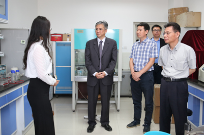 �_(t��i)�����(y��ng)�Ƽ���W(xu��)У�L(zh��ng)�������L��(w��n)��(j��)�ϴ�W(xu��)