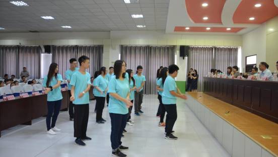 ���Č��_(t��i)������־�����潻������I(y��ng)���̺��_(k��i)�I(y��ng)