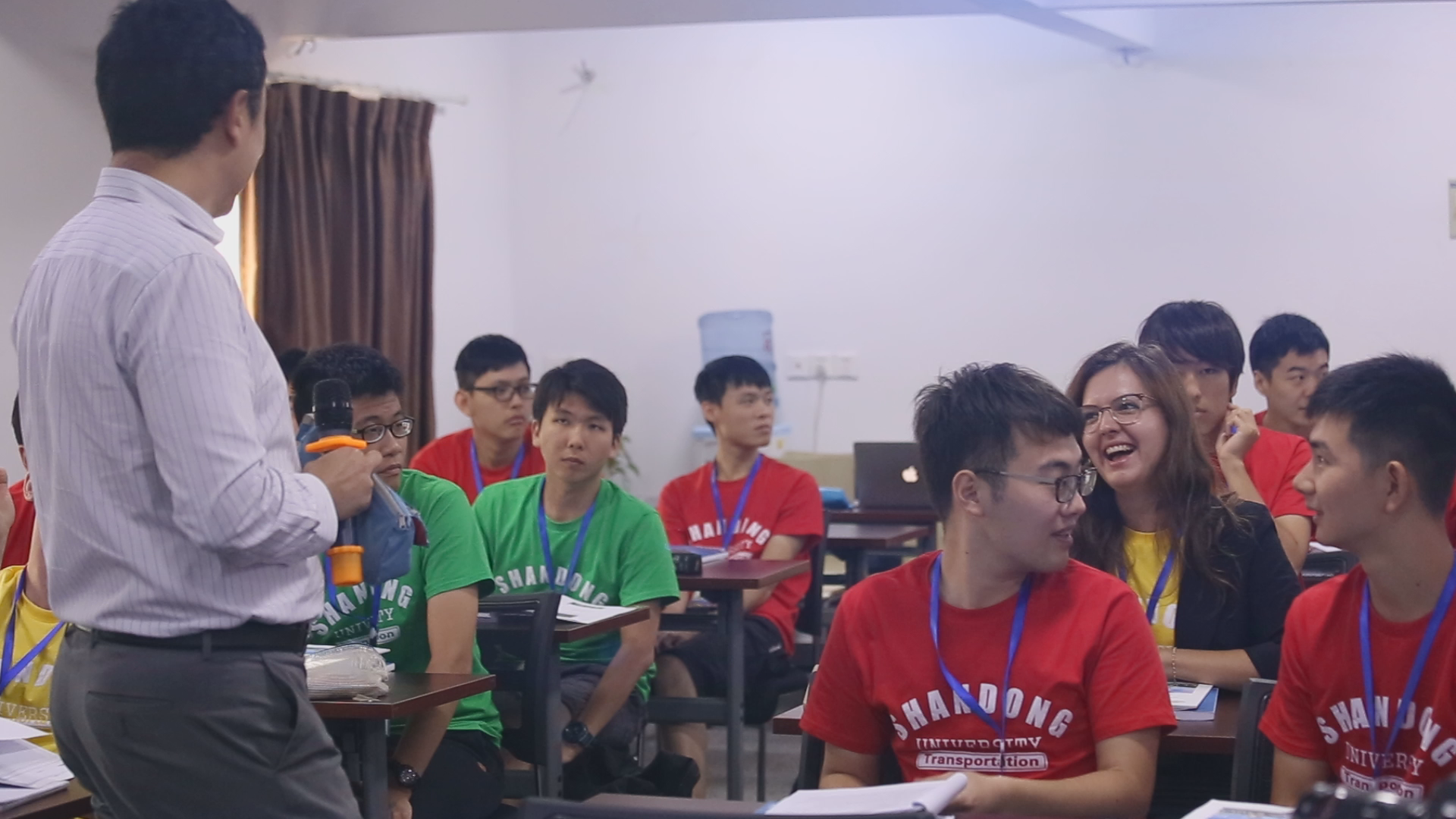 ɽ�|��W(xu��)���Čá����н�ͨ������ ���H���ڌW(xu��)У�����u�ɹ��e��