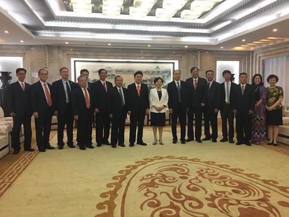 濟南市政協(xié)主席雷杰會見臺灣花蓮縣縣長傅崐萁 濟南市政協(xié)主席雷杰會見臺灣花蓮縣縣長傅崐萁