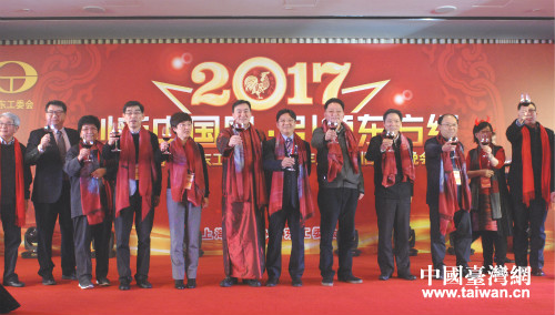 �c��(hu��)�I(l��ng)��(d��o)���_(t��i)�̼����H��������һ���ף��