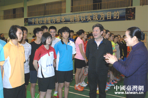 �Ϻ��и����L(zh��ng)�w�������_(t��i)����ë���\(y��n)��(d��ng)�T