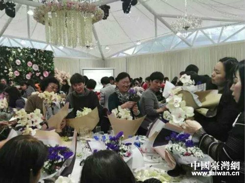 臺(tái)灣花藝專家陳春珍老師關(guān)于插花藝術(shù)的生動(dòng)講課 臺(tái)灣花藝專家陳春珍老師關(guān)于插花藝術(shù)的生動(dòng)講課