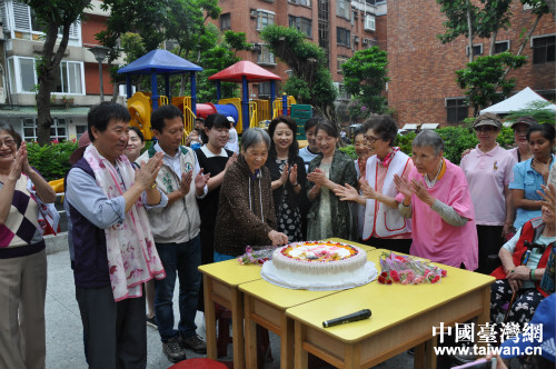 �Ϻ����Ӆ��L�F(tu��n)���_(t��i)���󰲅^(q��)���Ӵ�ĸ��ĸ�H��(ji��)���(d��ng)