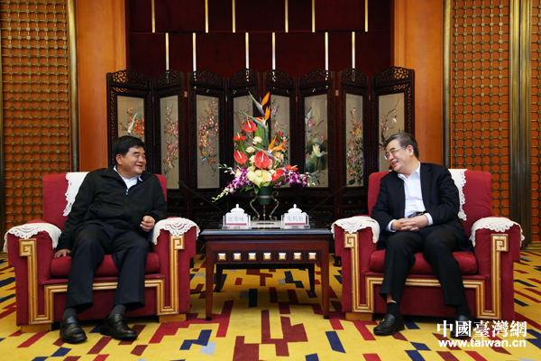 四川省副省長(zhǎng)朱鶴新會(huì)見臺(tái)灣省商業(yè)總會(huì)考察團(tuán)一行 四川省副省長(zhǎng)朱鶴新會(huì)見臺(tái)灣省商業(yè)總會(huì)考察團(tuán)一行