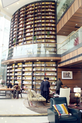 富邦華一銀行成都分行打造的“書房銀行” 富邦華一銀行成都分行打造的“書房銀行”