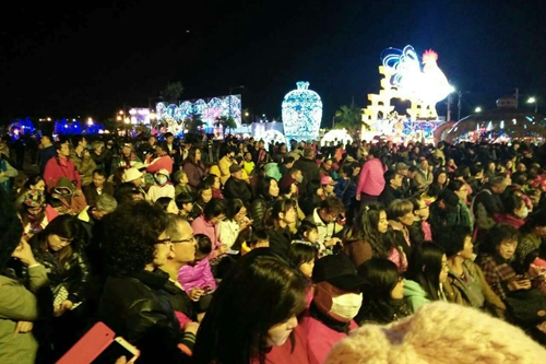 臺(tái)灣基層民眾新春看燈 臺(tái)灣基層民眾新春看燈