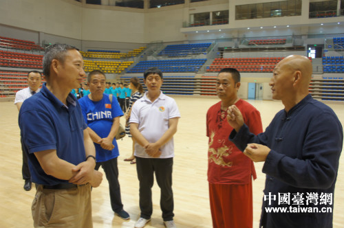 周敏謙主任與峨眉武術傳人交流 周敏謙主任與峨眉武術傳人交流