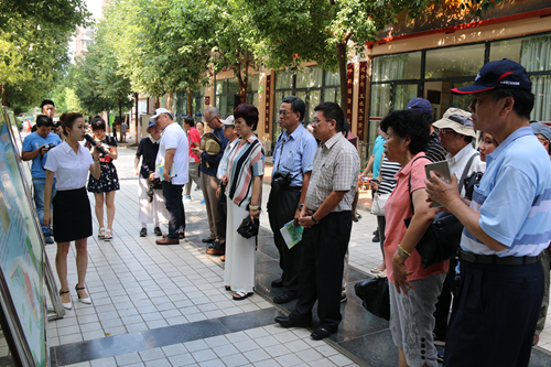 在廣元參訪低碳社區(qū) 在廣元參訪低碳社區(qū)