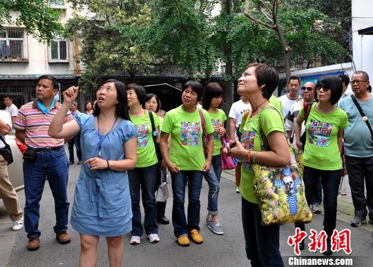 川臺(tái)兩地鄰里代表交流社區(qū)發(fā)展經(jīng)驗(yàn) 川臺(tái)兩地鄰里代表交流社區(qū)發(fā)展經(jīng)驗(yàn)