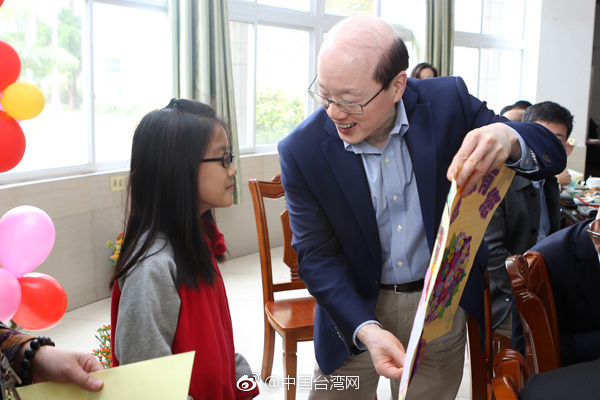 ���Y(ji��)һ����ο��(w��n)�|ݸ�_(t��i)���ӵ܌W(xu��)У�����ͼ��L(zh��ng)����