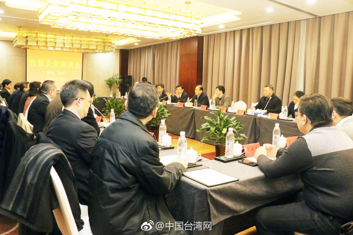 海協(xié)會(huì)會(huì)長(zhǎng)陳德銘與陜西臺(tái)商座談交流 海協(xié)會(huì)會(huì)長(zhǎng)陳德銘與陜西臺(tái)商座談交流
