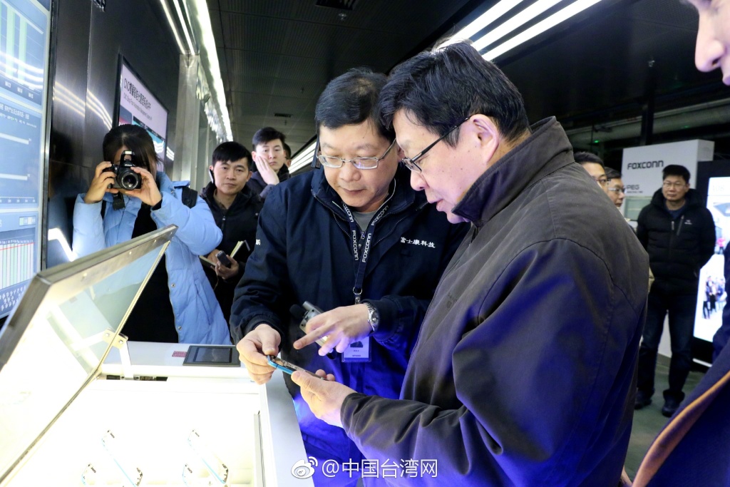 海協(xié)會會長陳德銘走訪富士康:“中國夢”你們要出力 海協(xié)會會長陳德銘走訪富士康:“中國夢”你們要出力