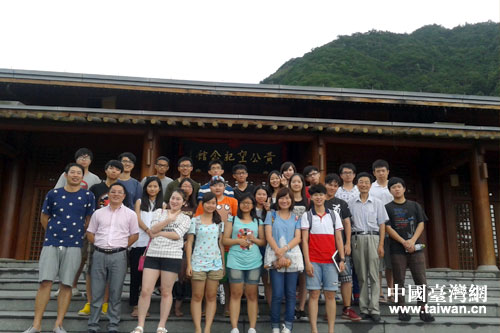 兩岸大學(xué)生交流營一行赴黃公望隱居地參觀