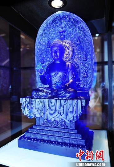 臺灣《新藥師琉璃光如來》琉璃佛像亮相成都 臺灣《新藥師琉璃光如來》琉璃佛像亮相成都