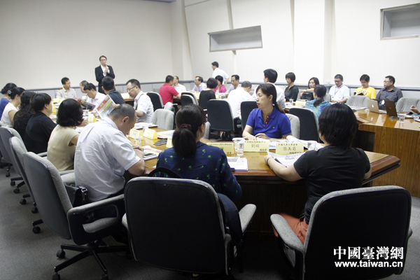 大陸運營商代表、行業(yè)協(xié)會代表、網(wǎng)絡企業(yè)和網(wǎng)絡媒體代表參觀走訪旺旺中時電子報