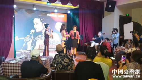 ���µĹ��£��cС�������w������?y��n)龉�͐?��i)���һ��