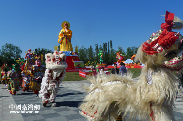 本次燈會上將上演最地道的臺灣民俗表演(中國臺灣網(wǎng) 李徽 攝) 本次燈會上將上演最地道的臺灣民俗表演(中國臺灣網(wǎng) 李徽 攝)