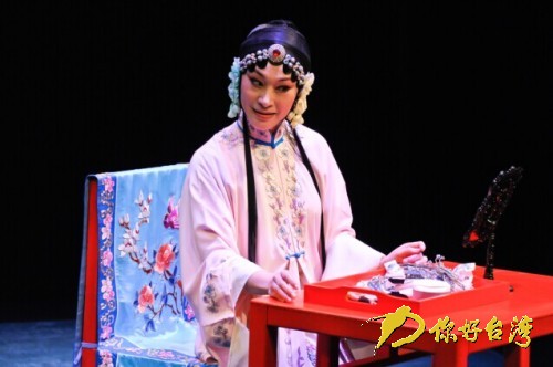 臺(tái)灣國光攜《青春謝幕》進(jìn)京 新概念戲劇美到讓人窒息 臺(tái)灣國光攜《青春謝幕》進(jìn)京 新概念戲劇美到讓人窒息