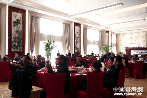 �S��܊Уͬ�W(xu��)���ھ����������������������S���H���Լ�����y(t��ng)��(zh��n)�����P(gu��n)�I(l��ng)��(d��o)��60���˳�ϯ��Ԓ��