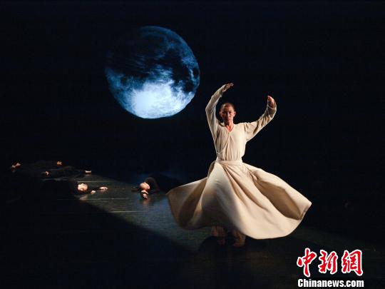 臺(tái)灣優(yōu)人神鼓《時(shí)間之外》屏息凝神追尋“寧?kù)o瞬間” 臺(tái)灣優(yōu)人神鼓《時(shí)間之外》屏息凝神追尋“寧?kù)o瞬間”