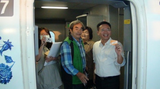 臺高鐵苗栗彰化云林三站通車營運 民眾搶搭紀念