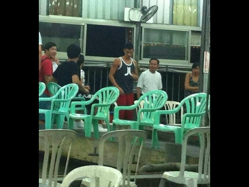 林書豪回臺(tái)灣比賽又趁機(jī)釣蝦(圖)