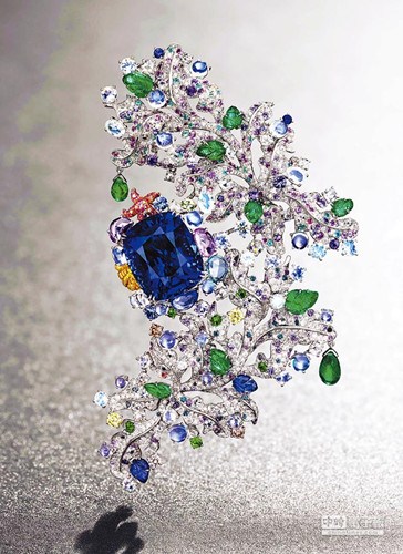 臺(tái)南設(shè)計(jì)師向李安致敬胸針拍出1.35億臺(tái)幣 臺(tái)南設(shè)計(jì)師向李安致敬胸針拍出1.35億臺(tái)幣