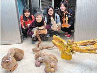 八旬老婦將海漂垃圾變藝術品大學為她辦展覽(圖)