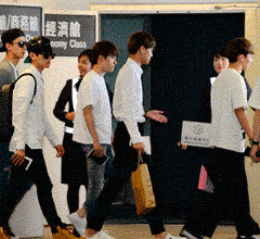 EXO���_(t��i)�_�� �ձ���۷۽z�s���_(t��i)��ӭ��ż��(�D)