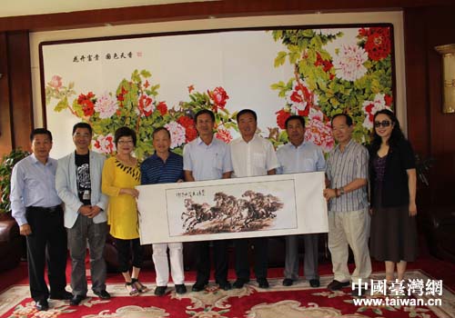 臺(tái)灣鄉(xiāng)林集團(tuán)到本溪考察并合影留念