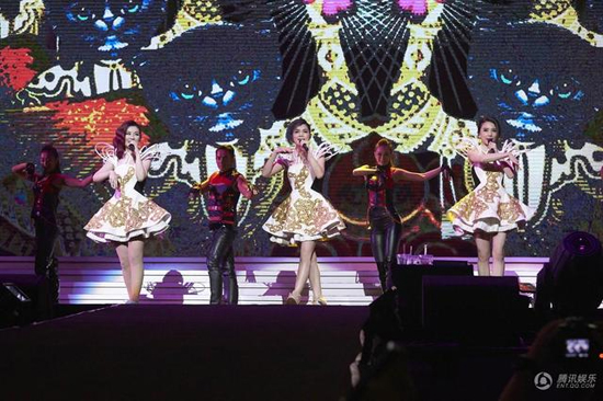 S.H.E與五月天13年首合體 S.H.E與五月天13年首合體