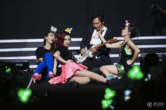 S.H.E與五月天13年首合體 S.H.E與五月天13年首合體