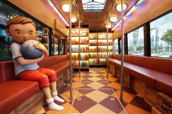 幾米漫畫主題“月亮公交車”開(kāi)上臺(tái)北街頭(圖)