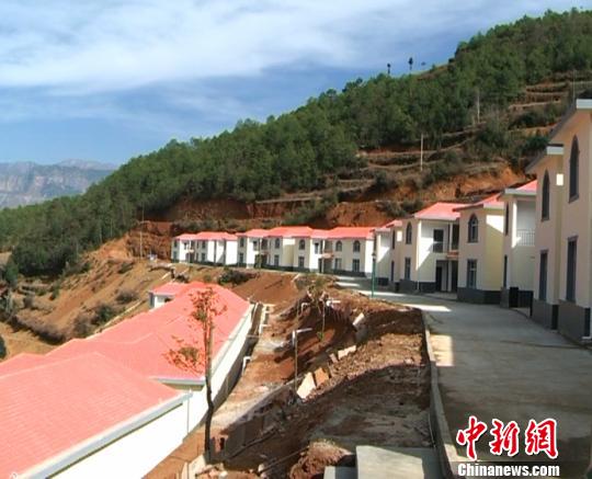 云南一民營企業(yè)家花千萬建40套別墅送鄉(xiāng)鄰